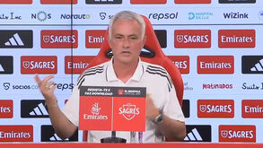Mourinho em bate-boca com jornalista: «Estão doidinhos para saber quanto ganho»