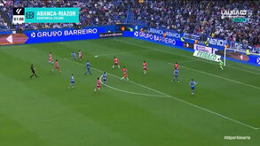 Nem com asas o guarda-redes ia lá: o grande golo de Yeremay no Deportivo-Almería