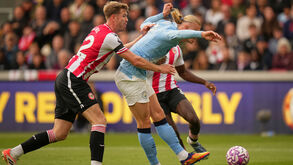 Erling Haaland em ação diante do Brentford