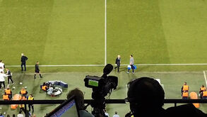 Primeiro momento quente entre os bancos de FC Porto e Benfica