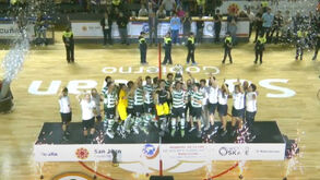 Equipa celebra vitória no Mundial de Clubes de hóquei em patins