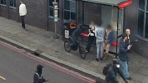 Polícia de Londres divulga imagens de ‘gangue dos telemóveis’ em ação 
