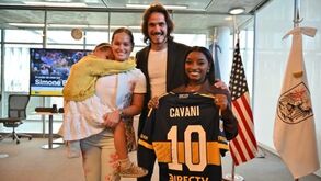 Dupla improvável: Cavani e Simone Biles juntos em Buenos Aires
