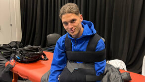 A primeira imagem de Sudakov após a lesão: «Espero uma recuperação rápida»