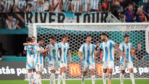 Argentina vence Venezuela com Otamendi no banco e sem Messi