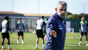 Sporting goleia Oriental em jogo-treino disputado em Alcochete: médio brilha com bis e extremo volta a marcar