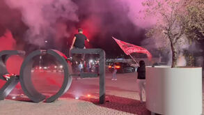 Luís Filipe Vieira recebido com fogo de artifício em Braga: «É para ganhar!»