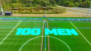 Mulher mais rápida do mundo foi desafiada para uma corrida com 100 homens e o resultado... foi este