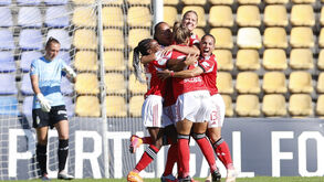 Benfica goleia Valadares em jogo com quatro penáltis e marcado por susto com Nycole e Seppi