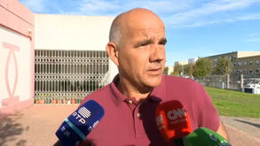 «Não estou a ver que haja grandes ondas de indecisão»: Paulo Raimundo vota em Alhos Vedros