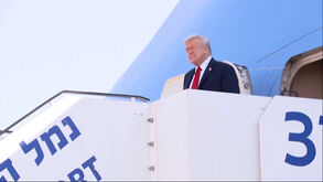 Donald Trump recebido por Benjamin Netanyahu à chegada a Israel