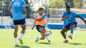 Farioli com reforços no treino: 11 'bês' e um júnior a mostrarem serviço