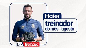 Francesco Farioli recebeu prémio de Treinador do Mês de agosto