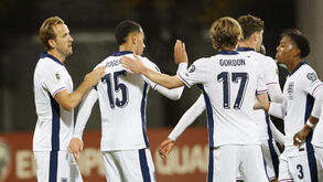 Inglaterra apura-se para o Mundial após vitória contra a Letónia