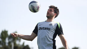 Ioannidis na calha para entrar no onze do Sporting em Tondela