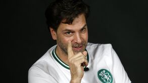 Edo Bosch e Nolito Romero (mais as taças) de visita ao Record