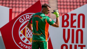 Polémica no Girona à volta de Livakovic: agente diz que lhe foi prometido um lugar no onze... clube nega