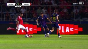 O grande pontapé de Pavlidis que deu vantagem ao Benfica em Chaves