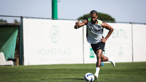 St. Juste abre portas de janeiro: central que jogar 
e está disposto a encontrar destino pós-Sporting