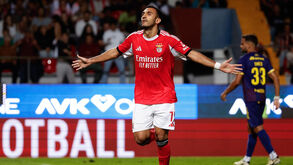 Pavlidis brilhou com um bis na vitória do Benfica sobre o Chaves