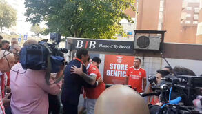 Rui Costa recebido por duas centenas de adeptos na Casa de Benfica de Barcelos