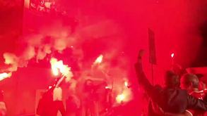 Petardos, fogo de artifício e cânticos: Noronha Lopes recebido por mar vermelho na Casa do Benfica de Paredes