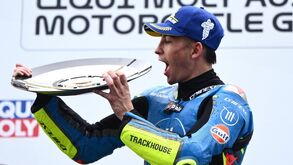 Raul Fernandez vence o GP da Austrália de MotoGP com Oliveira em 12.º lugar