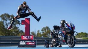 Razgatlioglu sagra-se campeão de Superbikes pela terceira vez antes de render Miguel Oliveira