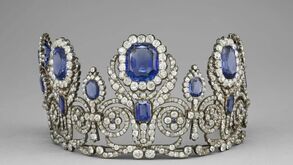 Safiras, esmeraldas e muitos diamantes nas joias roubadas do Louvre