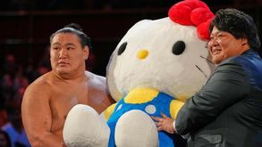 Sumo levou emoção a Londres: vencedor recebeu... uma garrafa gigante de soja e uma Hello Kitty