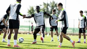 Diomande e Maxi Araújo pisam o relvado na antecâmara da receção do Sporting ao Marselha