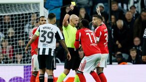 Havia fora de jogo no primeiro golo dos ingleses? Os casos do Newcastle-Benfica