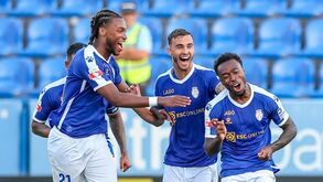 Nile John tem licença para disparar no Feirense