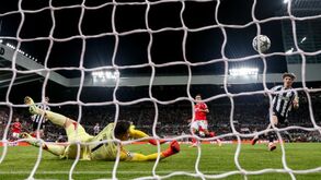Newcastle derrota Benfica