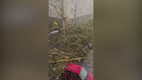 Imagens impressionantes: tornado raro atinge os subúrbios de Paris