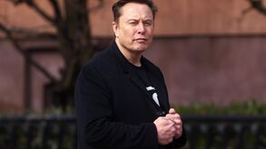 Lucros da Tesla ficam aquém das expectativas apesar de vendas recorde 