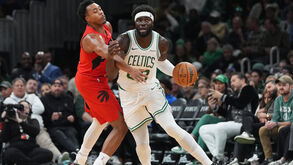 Neemias Queta é titular e 'brilha' com 17 pontos na estreia dos Celtics na nova temporada