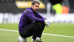 Fim da linha: Scott Carson pendurou (finalmente) as luvas