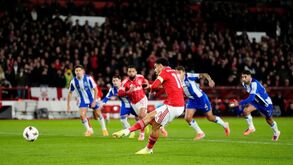 Forest vence Porto com dois penáltis no jogo