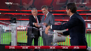 «Manda esta ata fora, está tudo rasurado»: Vieira, Noronha e Rui Costa com momento mais insólito do debate