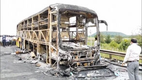 Autocarro incendeia-se após colisão no sul da índia