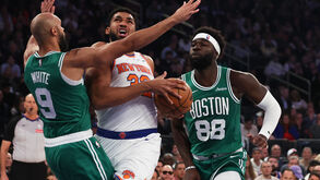 Neemias Queta soma oito pontos na NBA no desaire dos Celtics em Nova Iorque