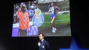 Alfredo Quintana e Aurora Cunha homenageados com estátuas no Museu FC Porto