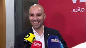«Tragam as almofadinhas...»: João Diogo Manteigas aponta hora prevista para o fim da contagem dos votos