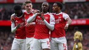 Jogadores do Arsenal a festejar 
