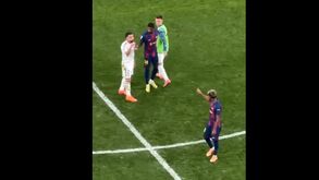 Confusão no final do Real Madrid-Barcelona: Carvajal e Yamal acabaram picados e bate-boca quase azedou