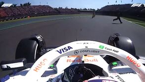 «Podia tê-los matado, c...»: o momento surreal em que dois comissários atravessam pista no GP do México