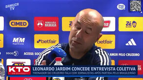 Leonardo Jardim desesperado com arbitragem do Palmeiras-Cruzeiro: «Será que vale a pena continuar?»