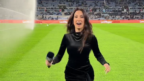 Sistema de rega do Olímpico de Roma obriga repórter da DAZN a correr... de saltos altos