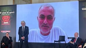 Mourinho felicita jornal italiano por videochamada: «Não estou aí porque o meu clube bateu o recorde mundial nas eleições»